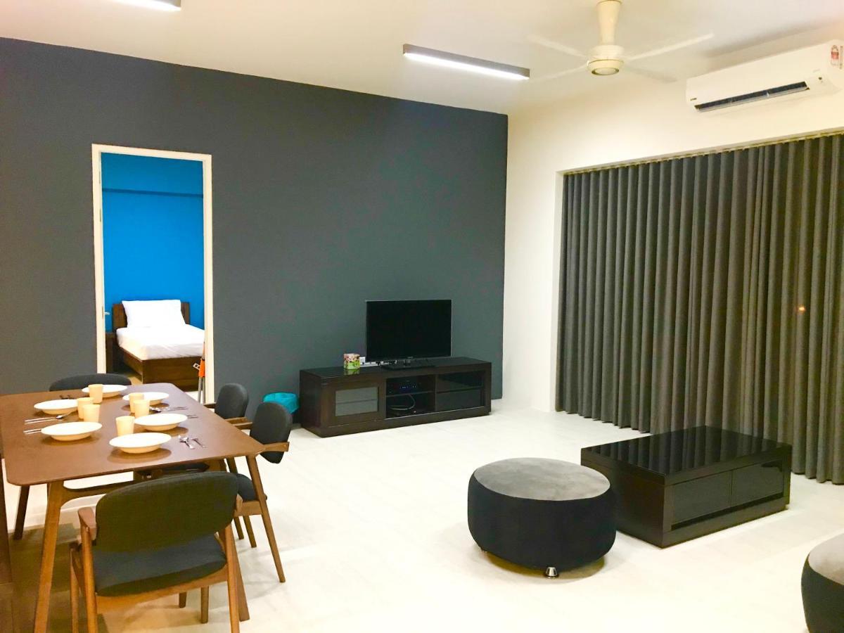 By The Beach - Luxury 2 Bedrooms Family Suite Batu Ferringhi Exterior foto