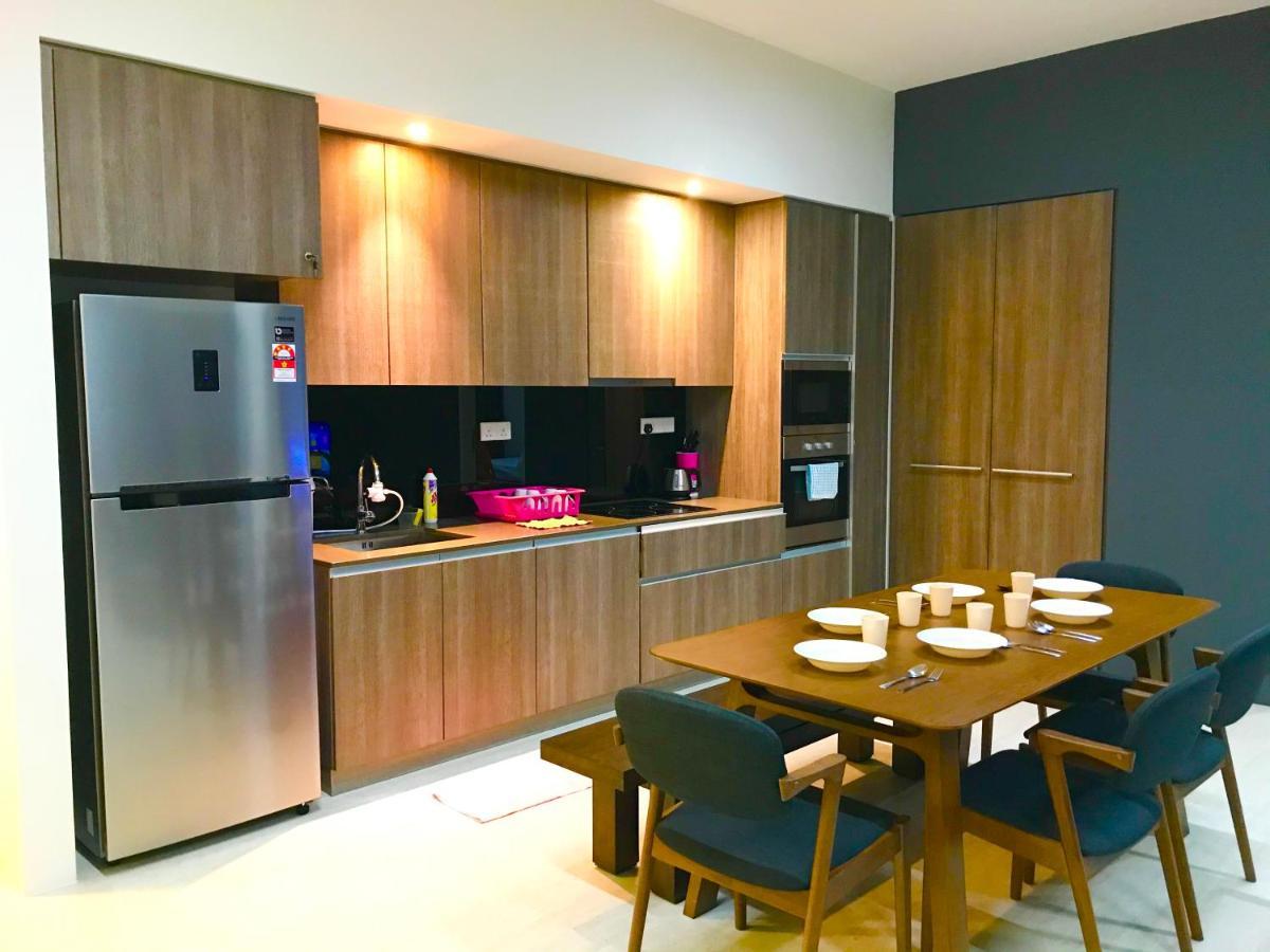By The Beach - Luxury 2 Bedrooms Family Suite Batu Ferringhi Exterior foto